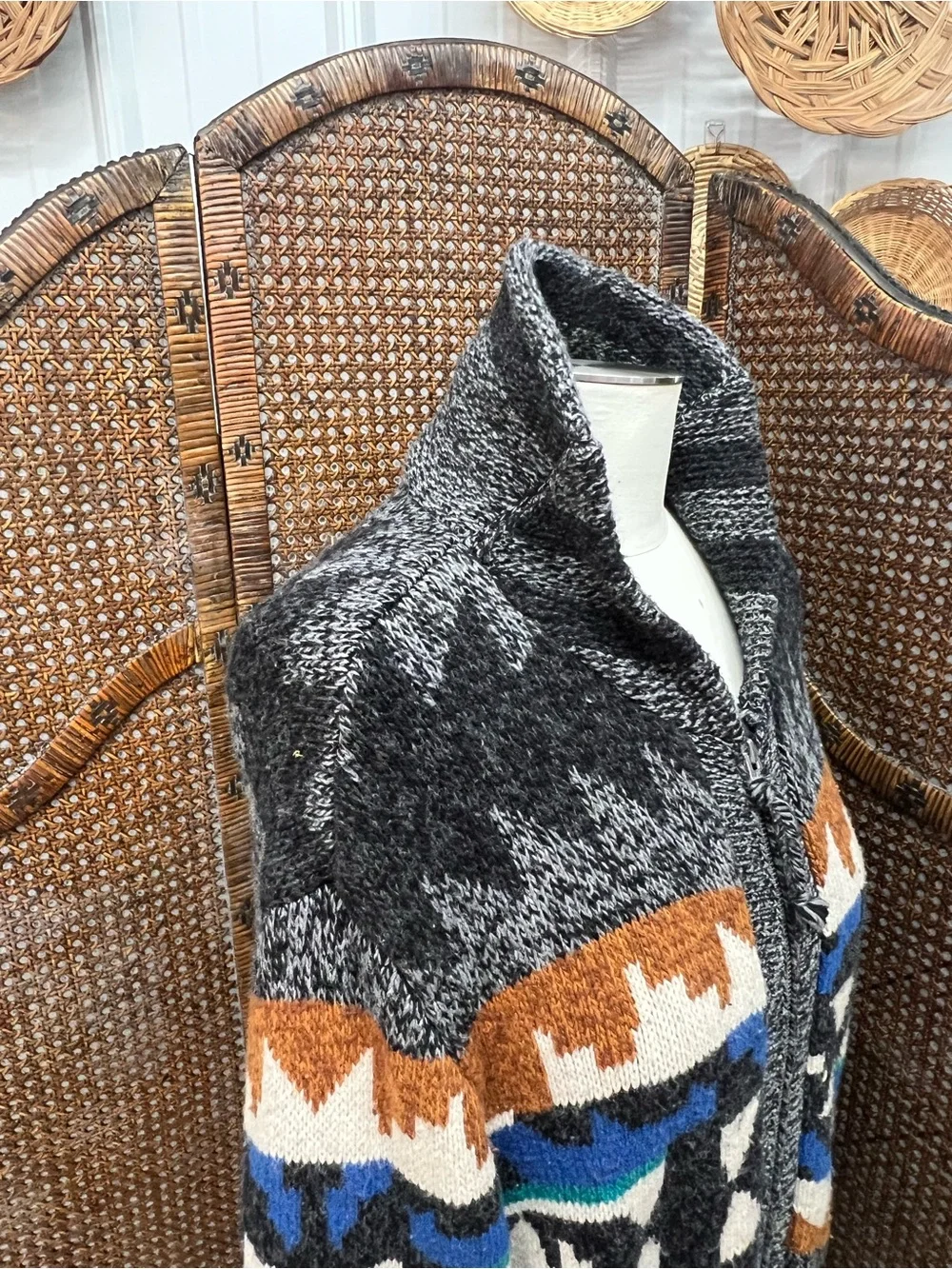 American eagle zip up sweater Aztec design pockets large shawl collar